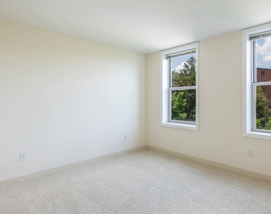 70 Hope Ave - Photo Thumbnail 24