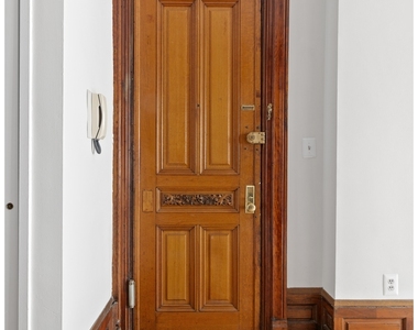 118 W 81st St - Photo Thumbnail 2