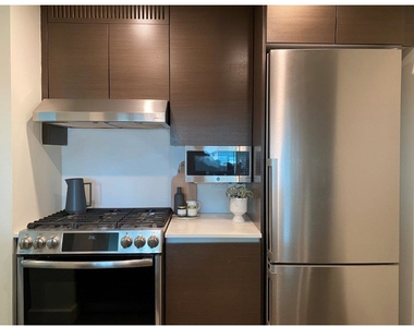 315 W 33rd St - Photo Thumbnail 3