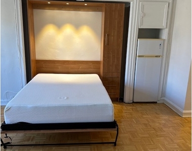 320 E 42nd St - Photo Thumbnail 2