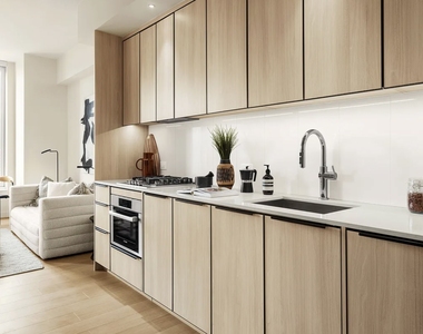 280 W 24th St - Photo Thumbnail 1