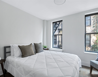 West 49th Street - Photo Thumbnail 3