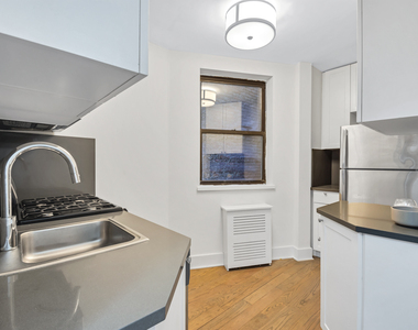 West 49th Street - Photo Thumbnail 1