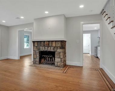 92 Hillside Avenue - Photo Thumbnail 2