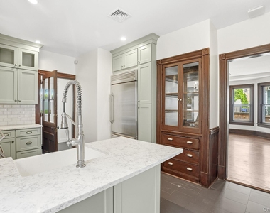 834 John Street - Photo Thumbnail 11
