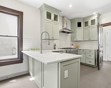 834 John Street - Photo Thumbnail 15