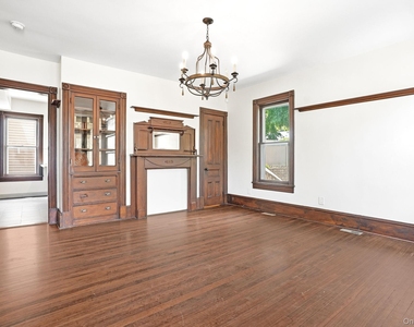 834 John Street - Photo Thumbnail 10