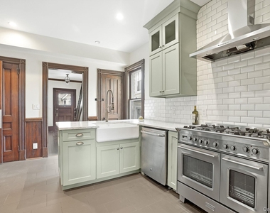 834 John Street - Photo Thumbnail 13