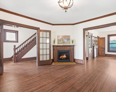 834 John Street - Photo Thumbnail 7