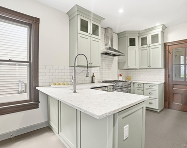 834 John Street - Photo Thumbnail 12