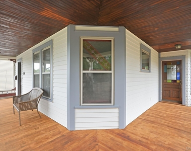 834 John Street - Photo Thumbnail 3