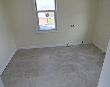 641 S 5th Avenue - Photo Thumbnail 2