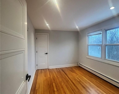 36 Roanoke Avenue - Photo Thumbnail 11