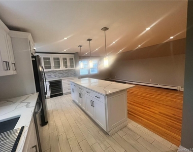 36 Roanoke Avenue - Photo Thumbnail 7
