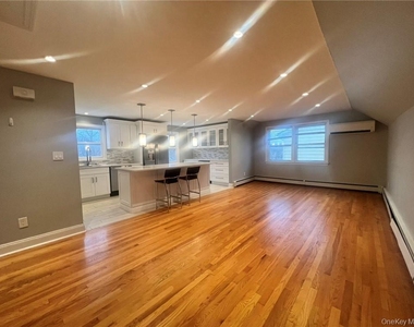 36 Roanoke Avenue - Photo Thumbnail 2