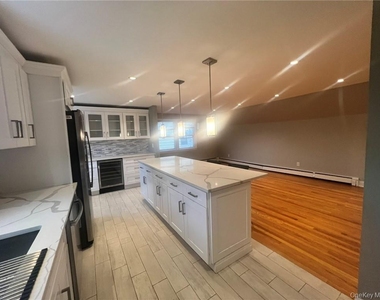 36 Roanoke Avenue - Photo Thumbnail 6