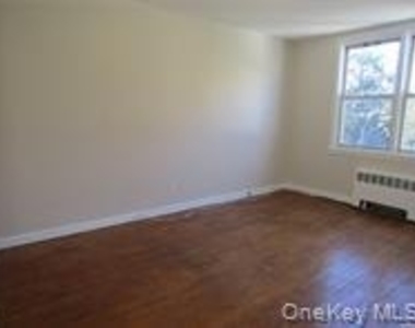 84-26 Little Neck Parkway - Photo Thumbnail 3