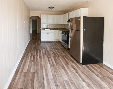 84-26 Little Neck Parkway - Photo Thumbnail 2