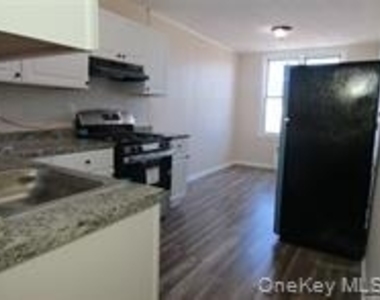 84-26 Little Neck Parkway - Photo Thumbnail 2