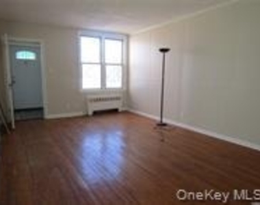 84-26 Little Neck Parkway - Photo Thumbnail 4
