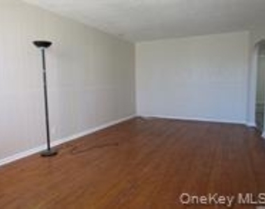 84-26 Little Neck Parkway - Photo Thumbnail 5