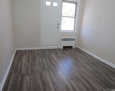 84-26 Little Neck Parkway - Photo Thumbnail 8
