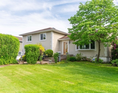 6 Manor Drive - Photo Thumbnail 2