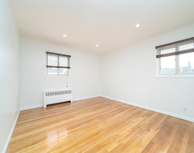 6 Manor Drive - Photo Thumbnail 12