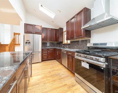6 Manor Drive - Photo Thumbnail 6