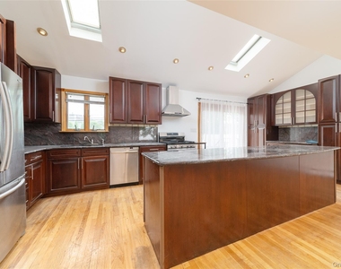 6 Manor Drive - Photo Thumbnail 5