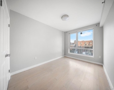 7009 45th Avenue - Photo Thumbnail 3