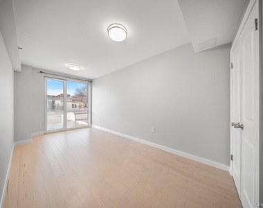 7009 45th Avenue - Photo Thumbnail 7