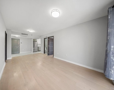 7009 45th Avenue - Photo Thumbnail 2