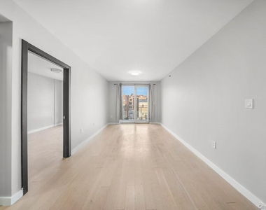 7009 45th Avenue - Photo Thumbnail 5