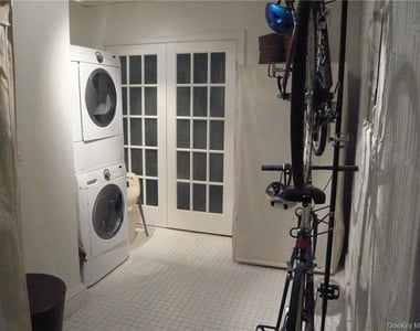300 Ferdon Avenue - Photo Thumbnail 17