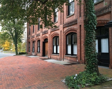 300 Ferdon Avenue - Photo Thumbnail 2