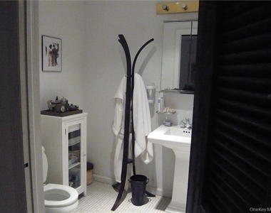 300 Ferdon Avenue - Photo Thumbnail 16