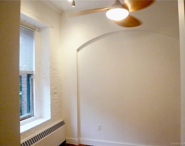 300 Ferdon Avenue - Photo Thumbnail 11