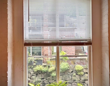 300 Ferdon Avenue - Photo Thumbnail 10