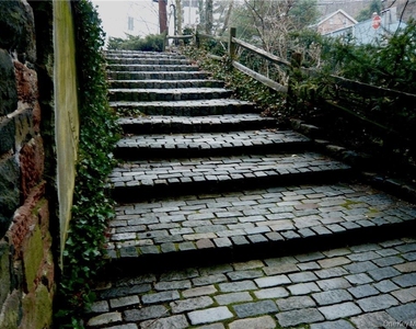 300 Ferdon Avenue - Photo Thumbnail 3