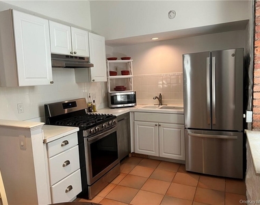 300 Ferdon Avenue - Photo Thumbnail 12