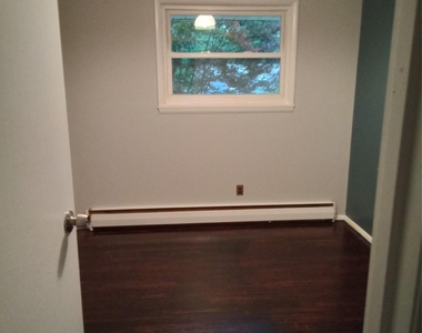 8 Hickory Lane - Photo Thumbnail 5