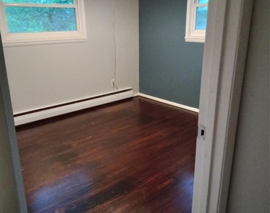 8 Hickory Lane - Photo Thumbnail 9