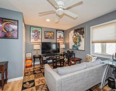 8 Crabtree Lane - Photo Thumbnail 9