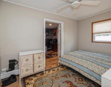 8 Crabtree Lane - Photo Thumbnail 8