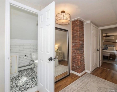 8 Crabtree Lane - Photo Thumbnail 10