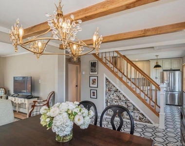 8 Crabtree Lane - Photo Thumbnail 4