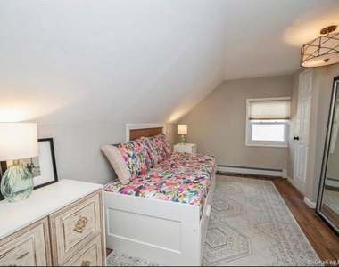 8 Crabtree Lane - Photo Thumbnail 12