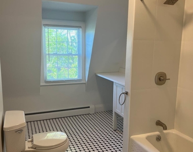 11 Maurice Avenue - Photo Thumbnail 15