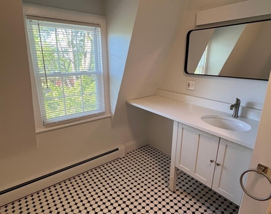 11 Maurice Avenue - Photo Thumbnail 14